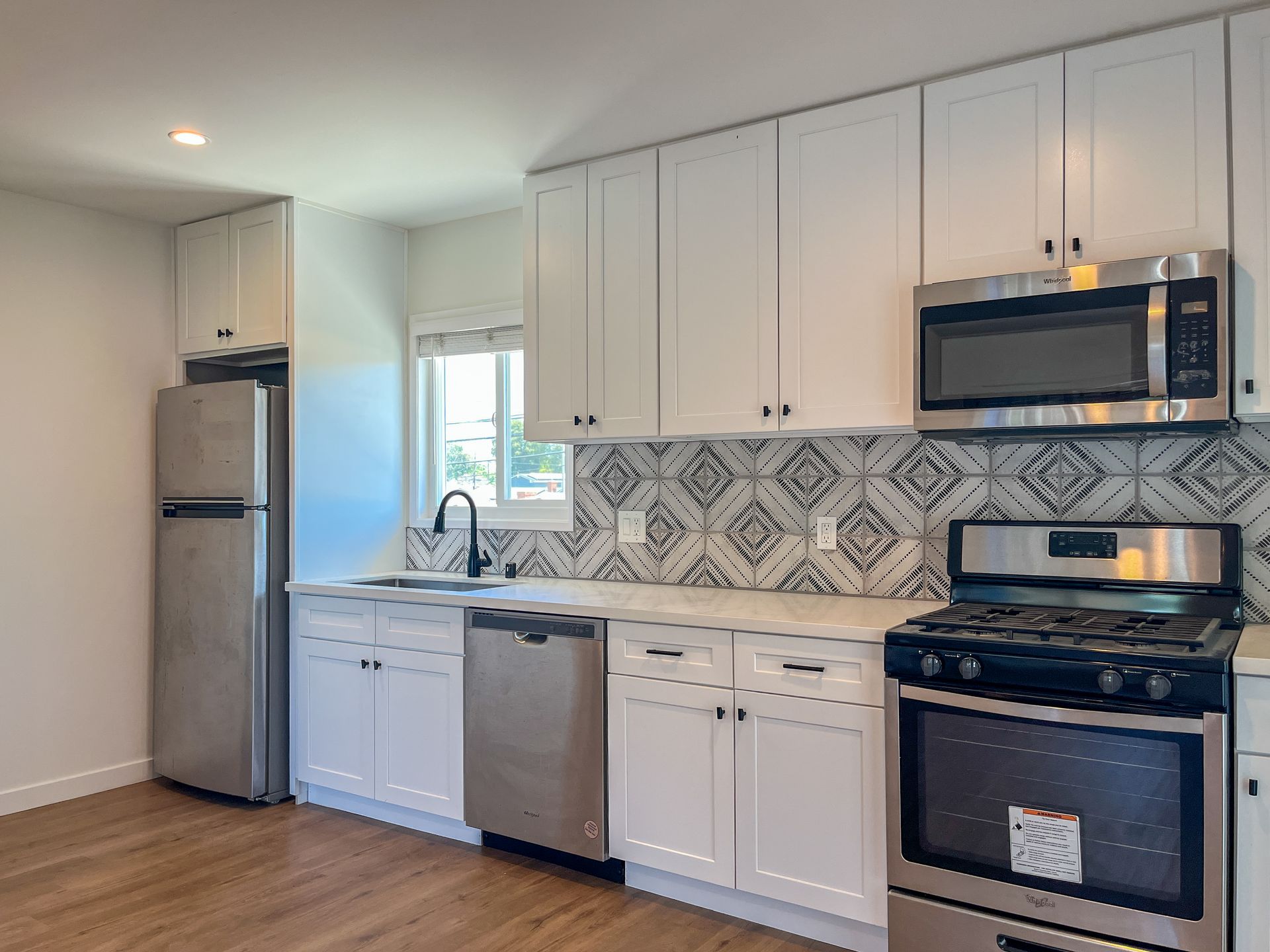 Los Angeles Apartment: 3814 S Bronson Ave