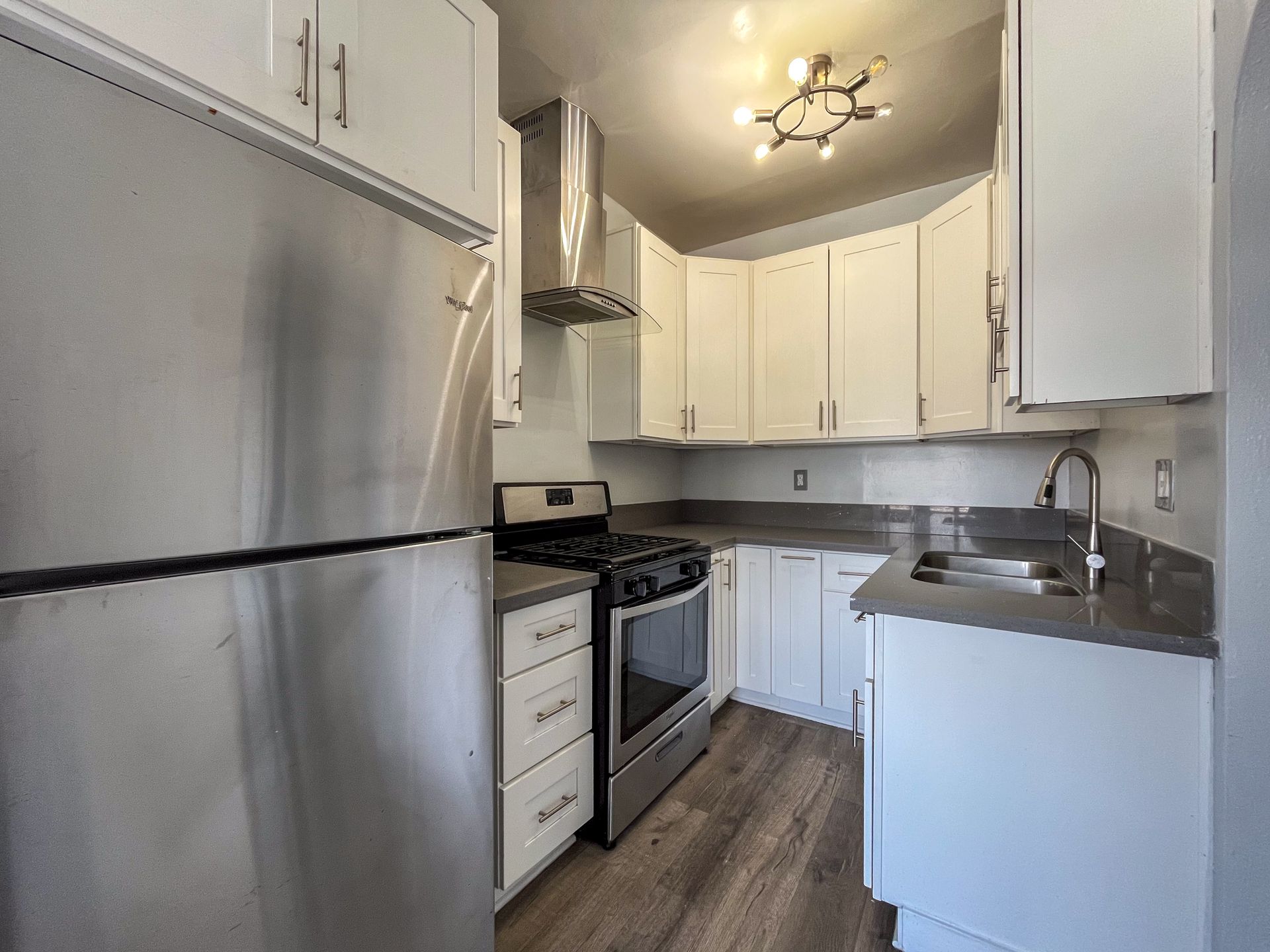 Long Beach Apartment: 636 Chestnut Ave.