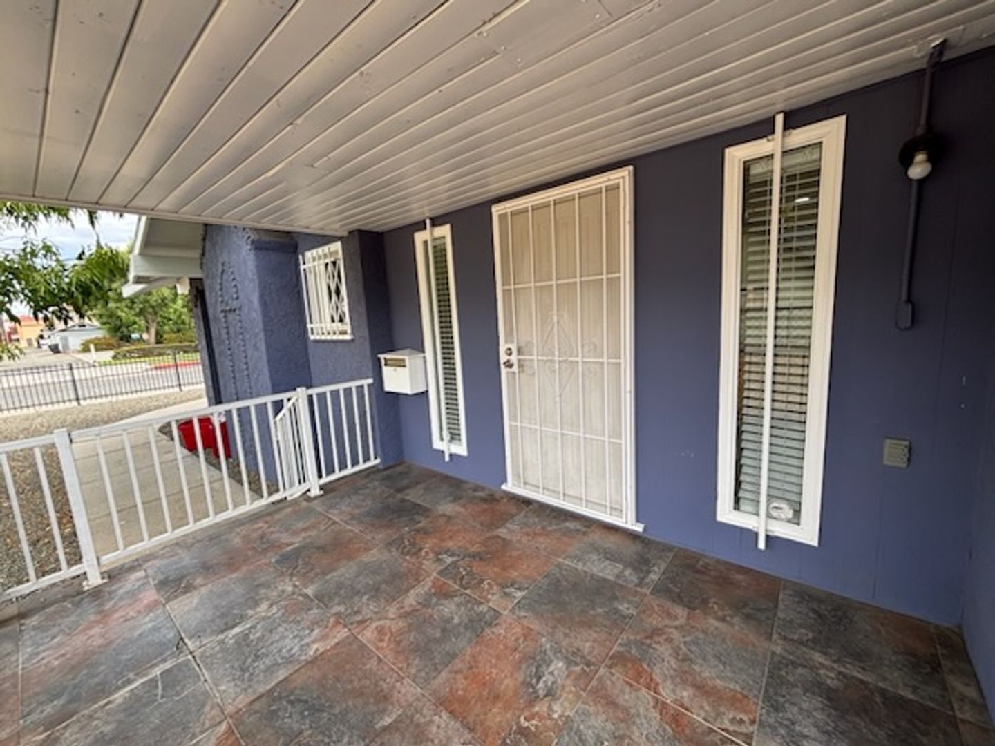 Riverside Apartment: 4048 Tenth St