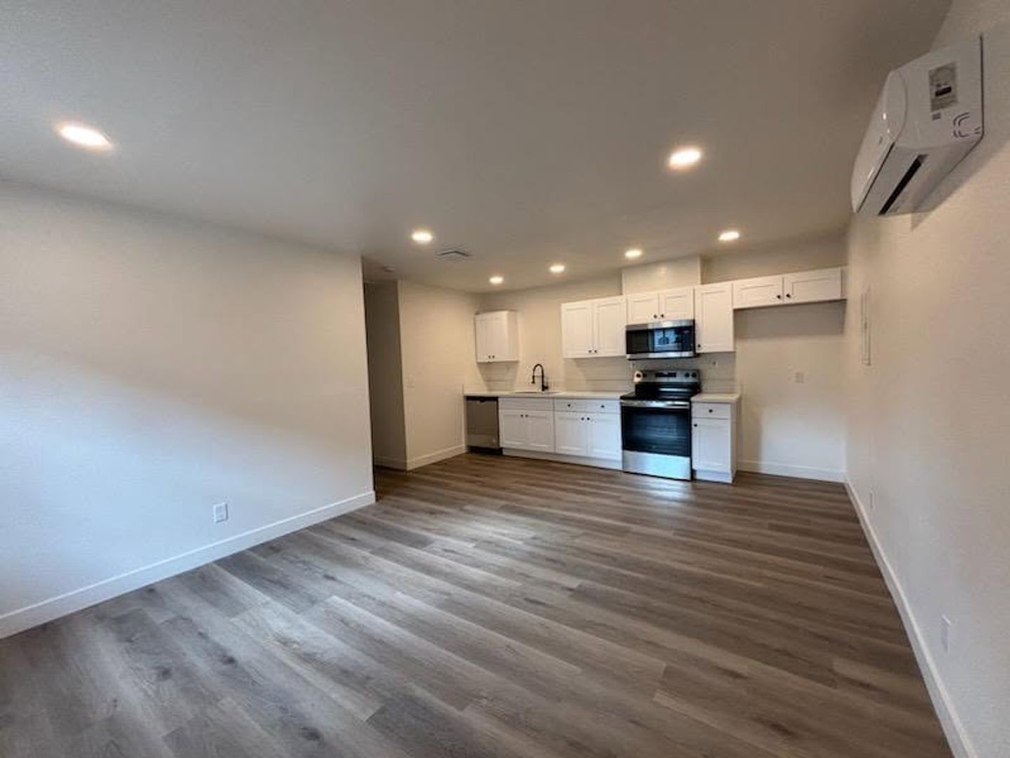 Riverside Apartment: 4338 University Ave