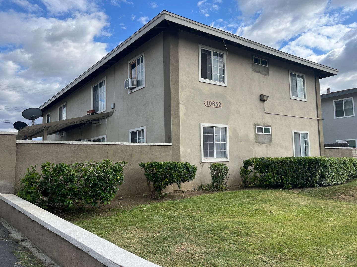 Riverside Apartment: 10652 Burton St