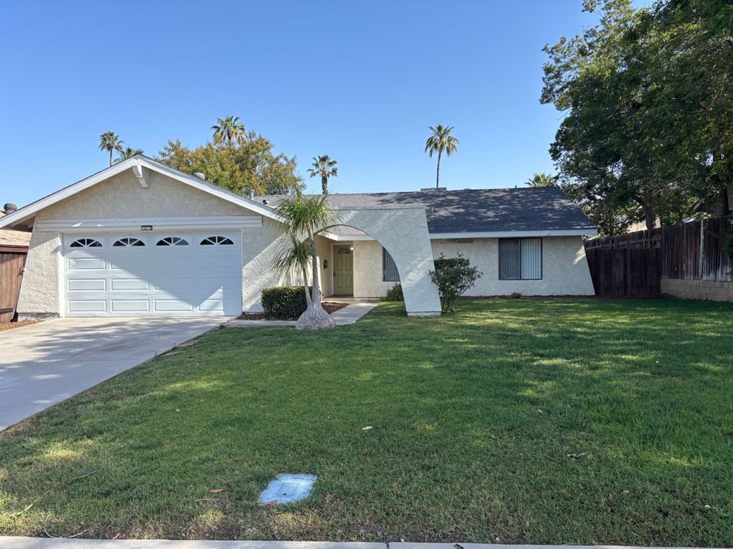 Riverside House: 1011 Minerva Ct.