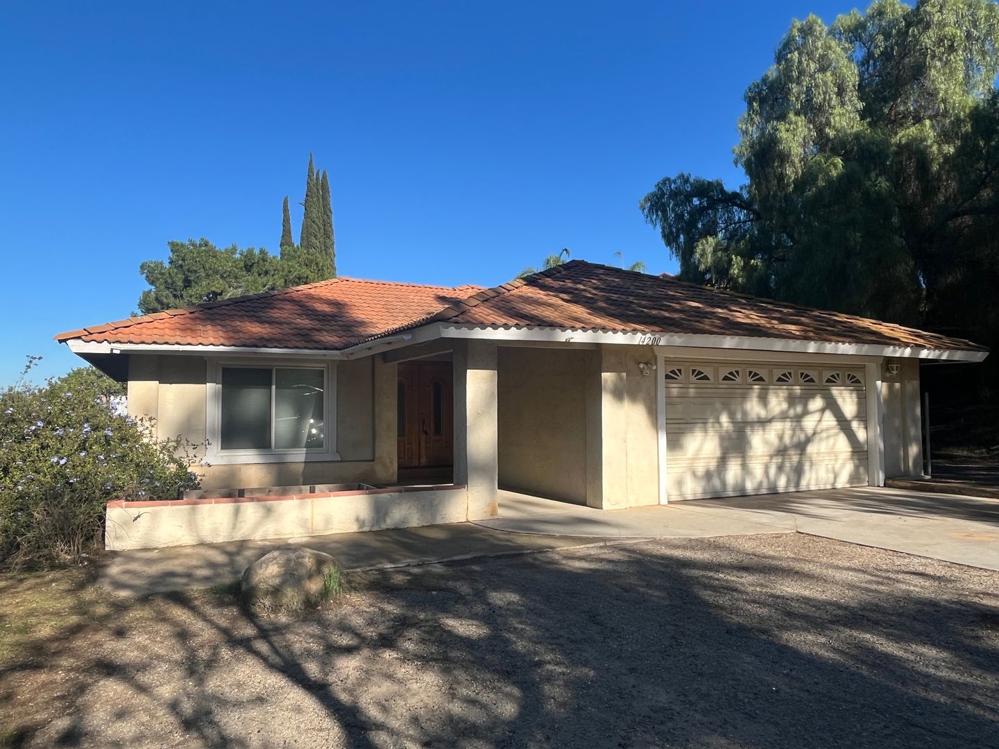 Riverside House: 14200 Martin Pl