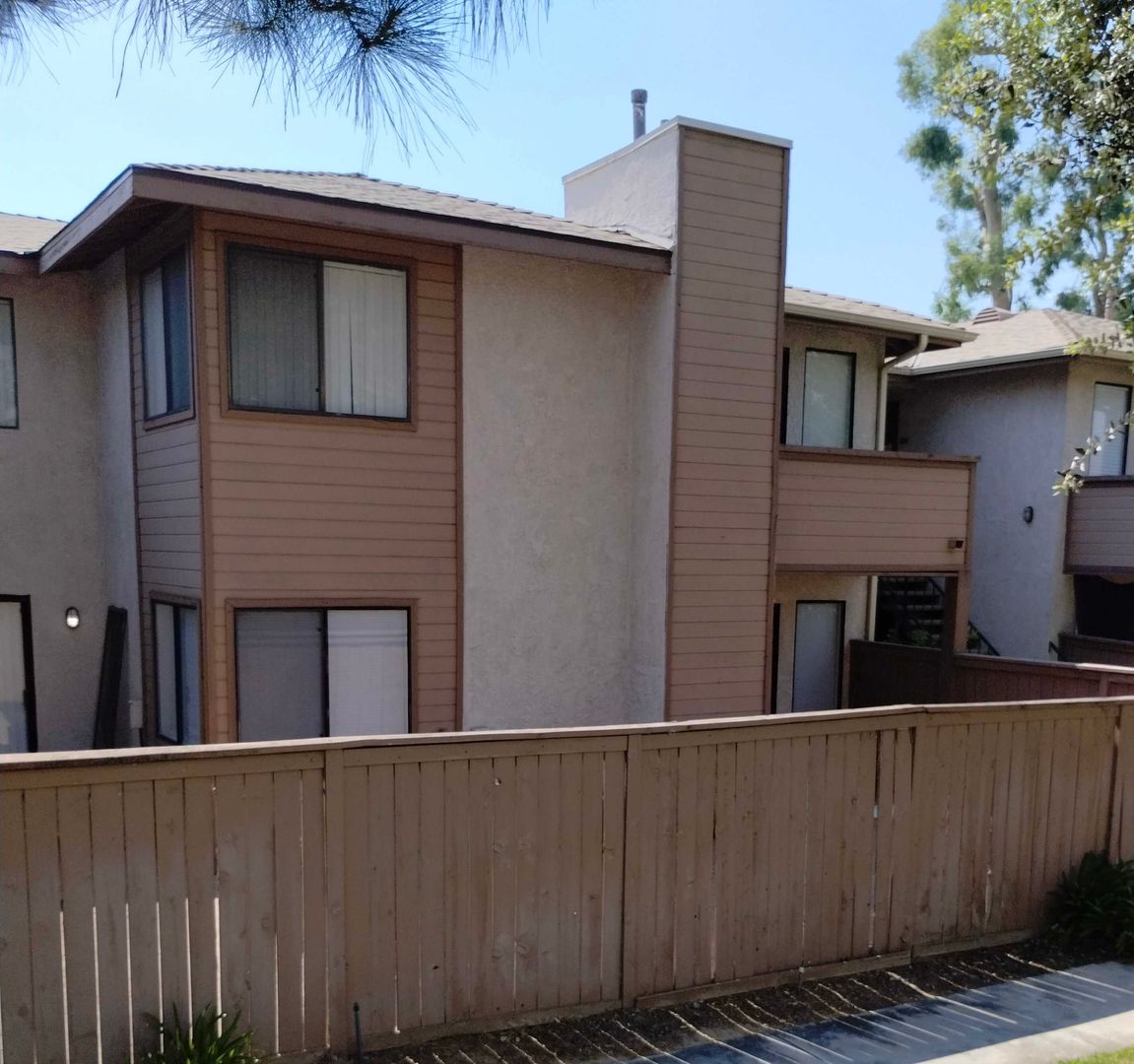 Riverside Condo: 1305 Massachusetts #103