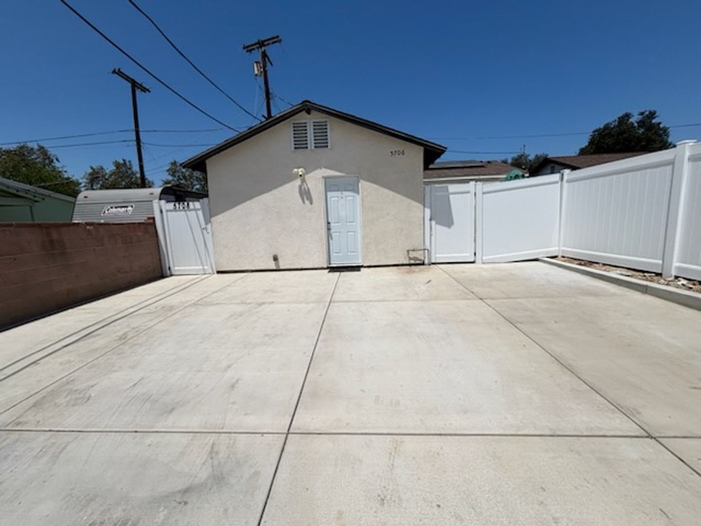 Riverside Apartment: 5704 Wisteria Dr