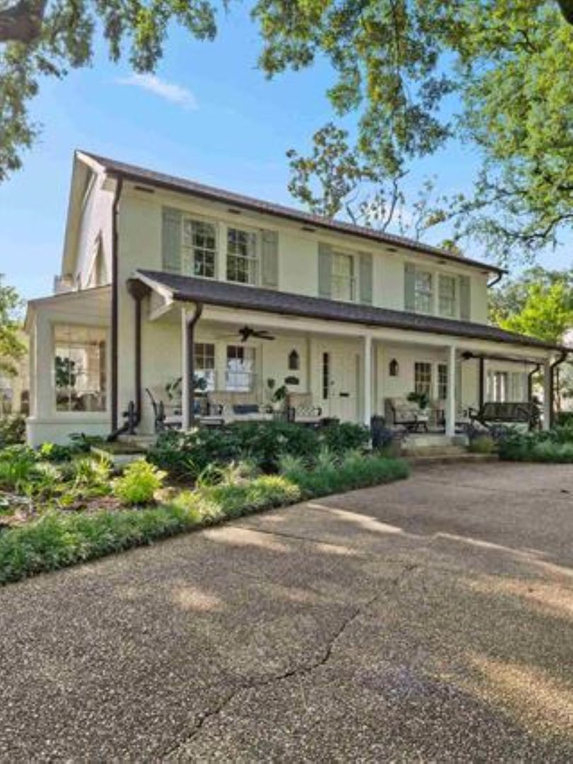 Baton Rouge House: 3147 East Lakeshore Dr.