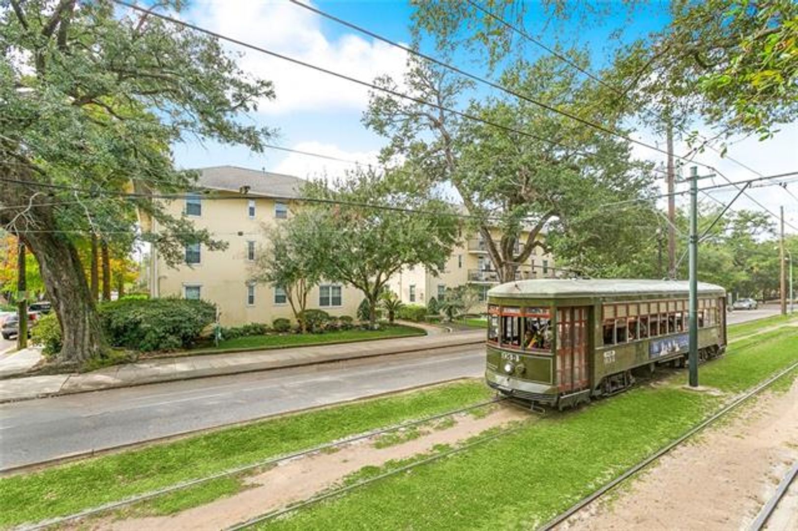 New Orleans Apartment: 7444 St Charles Ave
