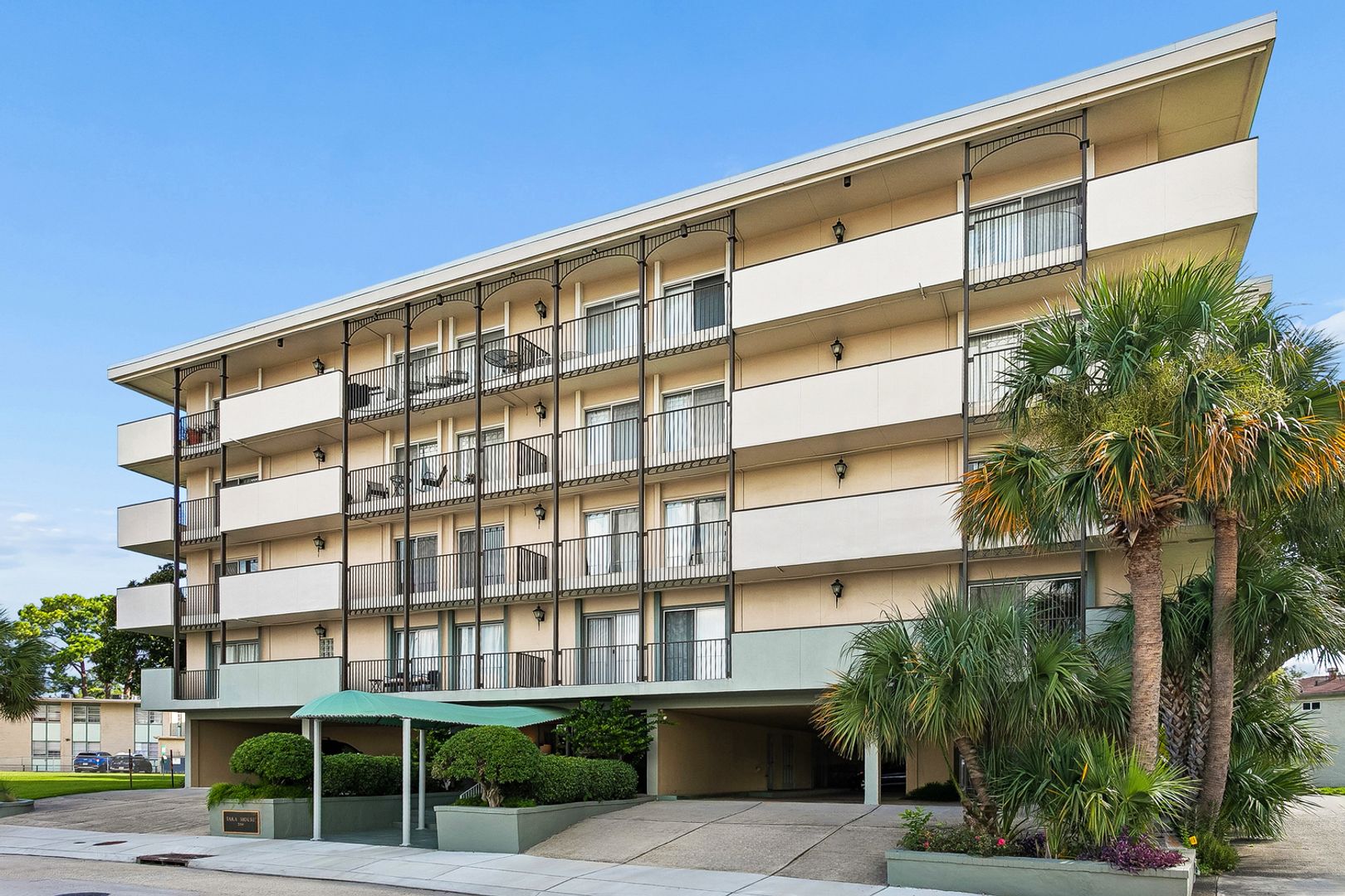 New Orleans Apartment: 309 Opal Street