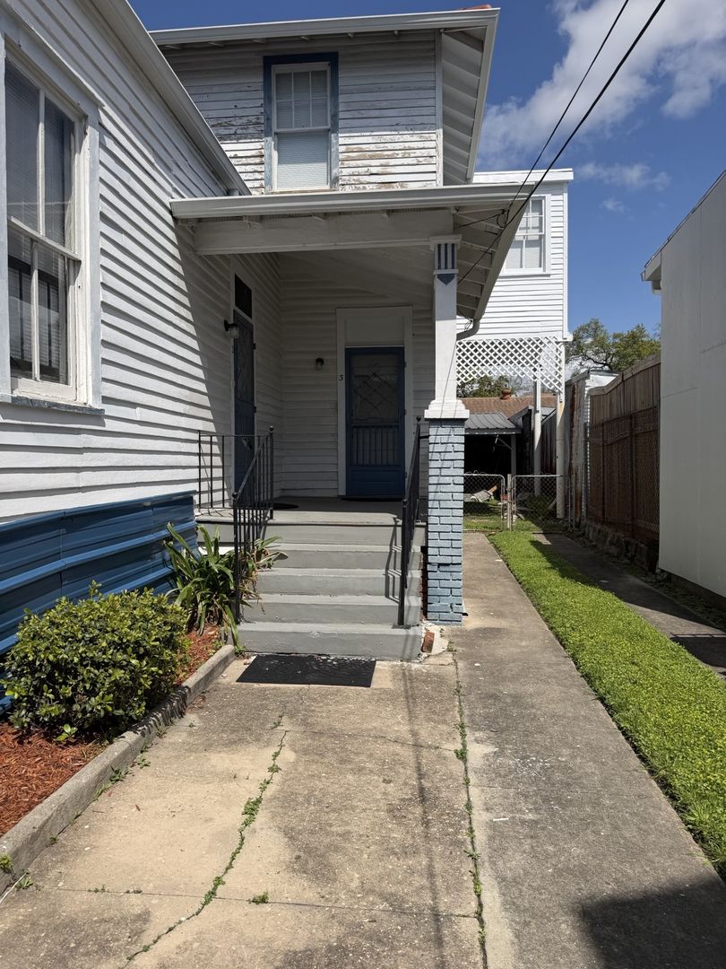 New Orleans Apartment: 3315 Iberville St.