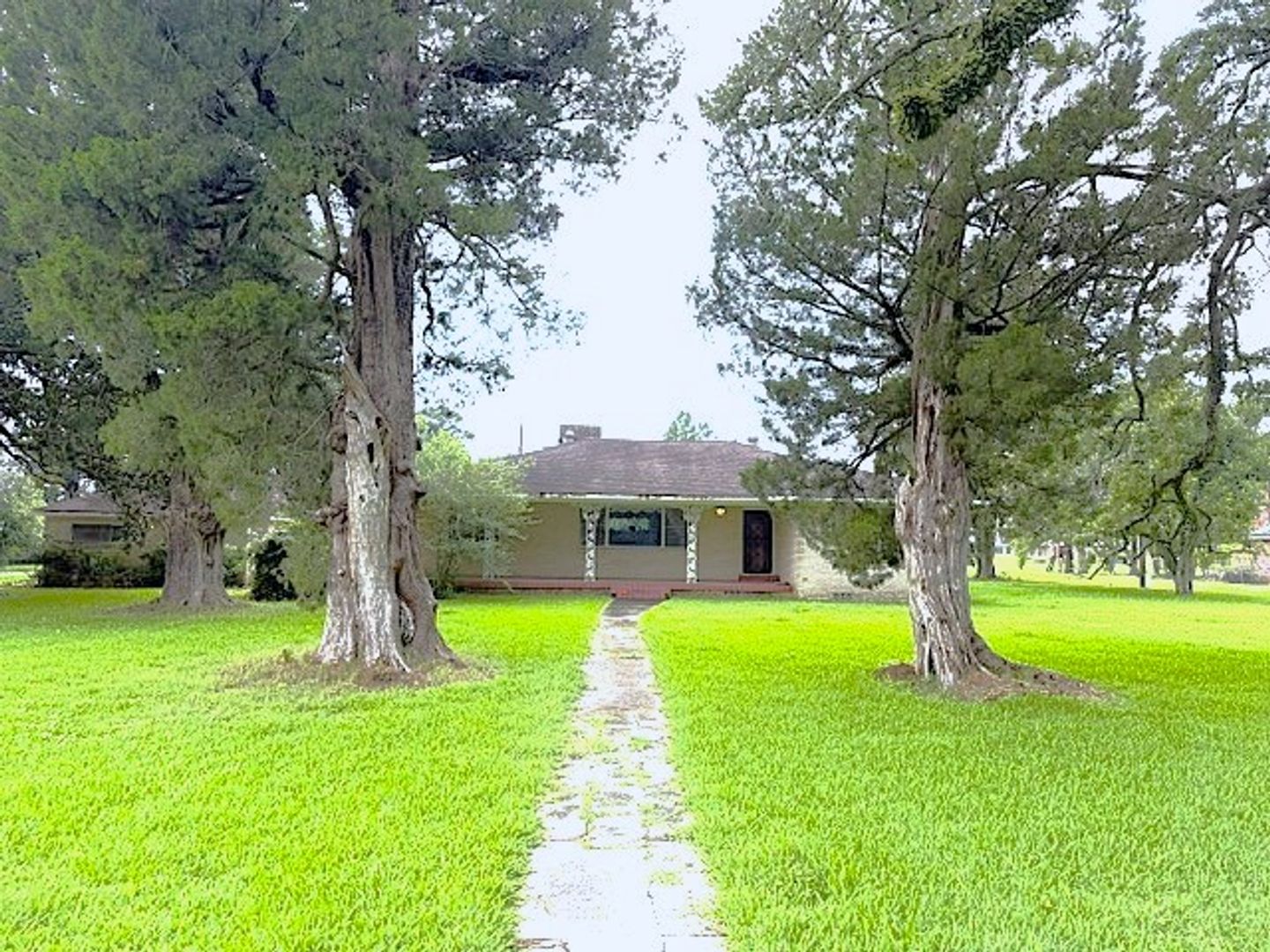 Maringouin House: 10590 LA-77