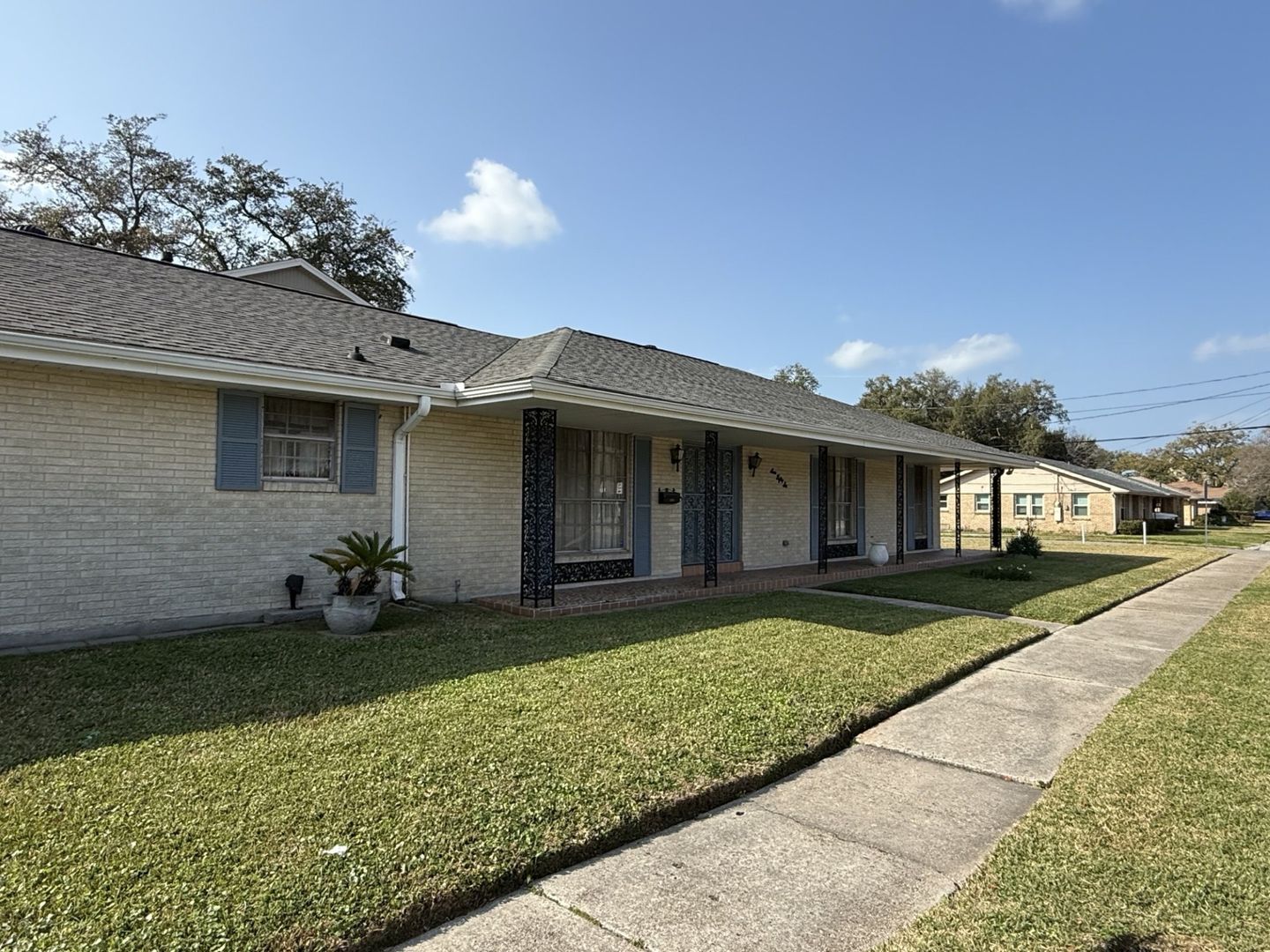 Metairie House: 956 Bonnabel Blvd