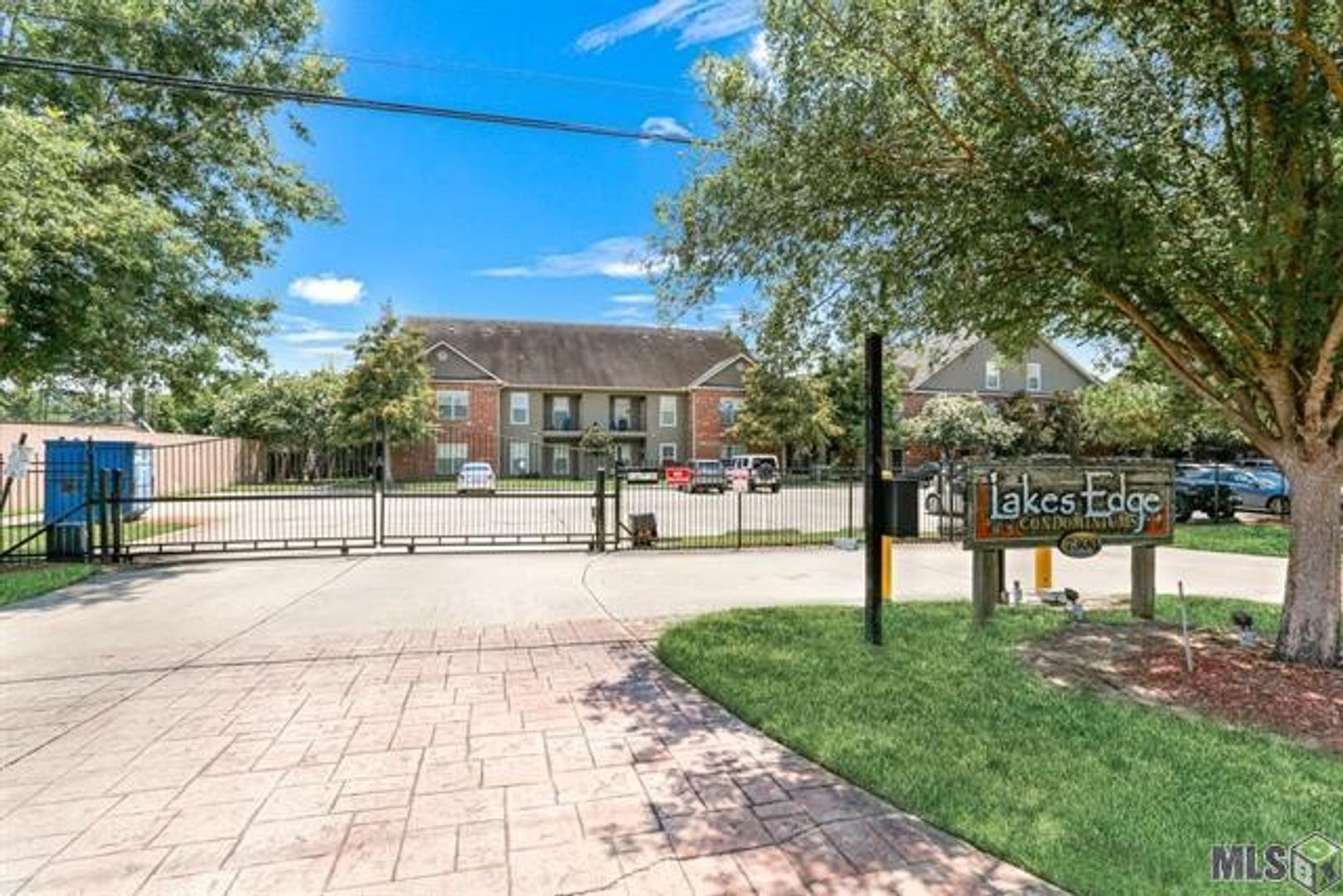 Baton Rouge Apartment: 7300 Burbank Dr