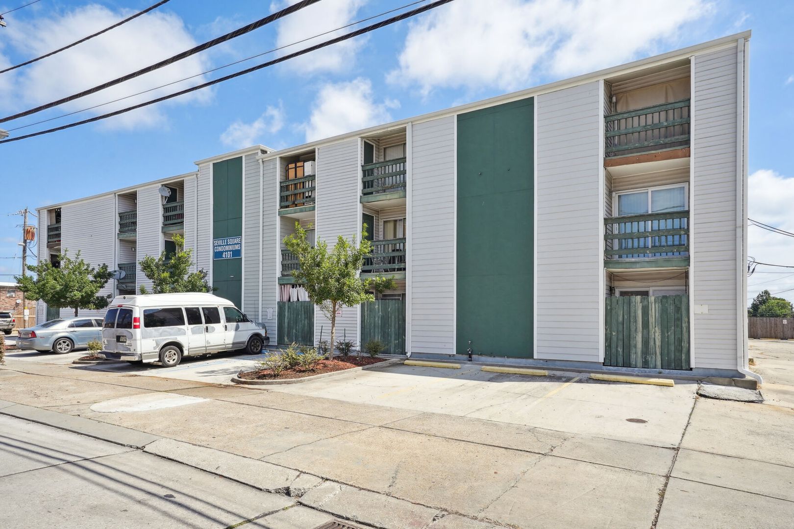 Metairie House: 4101 Hessmer Avenue, Apt. 220
