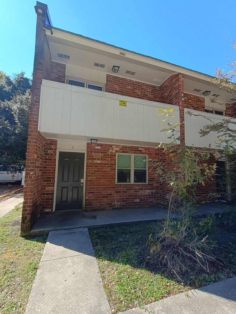 Baton Rouge Apartment: 2467 Brownlee St