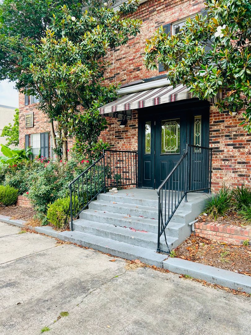 Baton Rouge House: 4735 government St. Unit 102