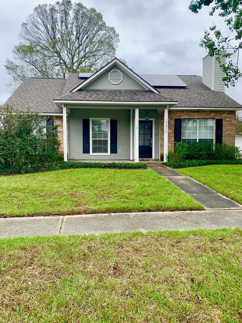 Baton Rouge House: 13676 Greenview Ave
