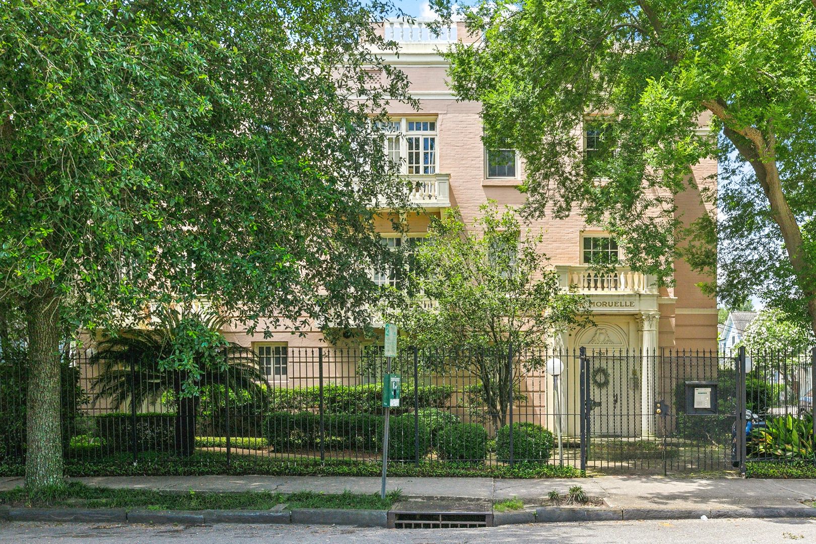New Orleans Apartment: 7530 St. Charles Ave.