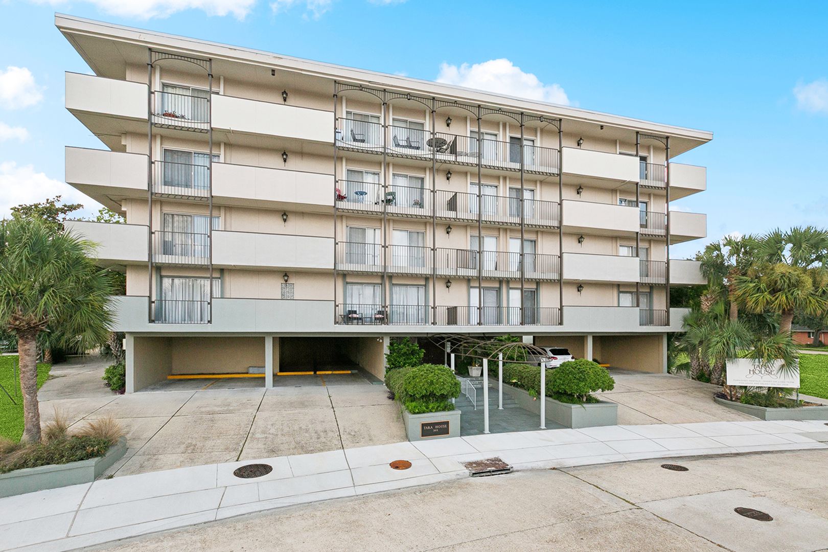 New Orleans Apartment: 309 Opal Street