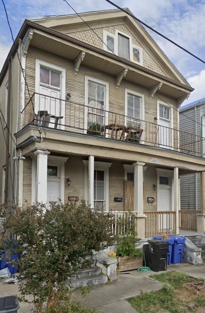 New Orleans Apartment: 2727-29 St. Philip St.