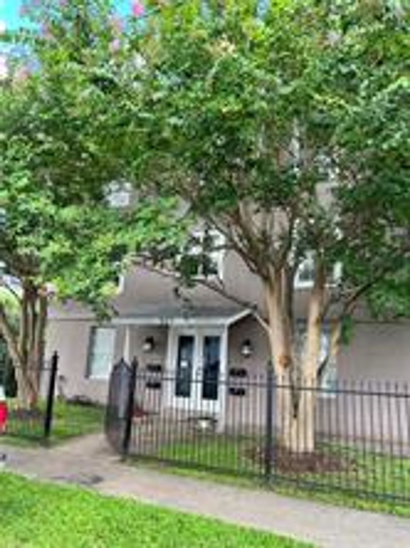 New Orleans Apartment: 145 N. Telemachus St.