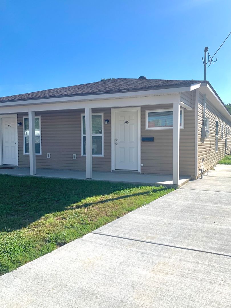 Baton Rouge Apartment: 516-522 Live Oak Blvd.