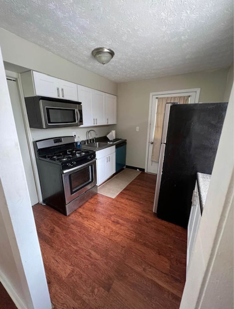 Charleston Apartment: 1517 Washington Street