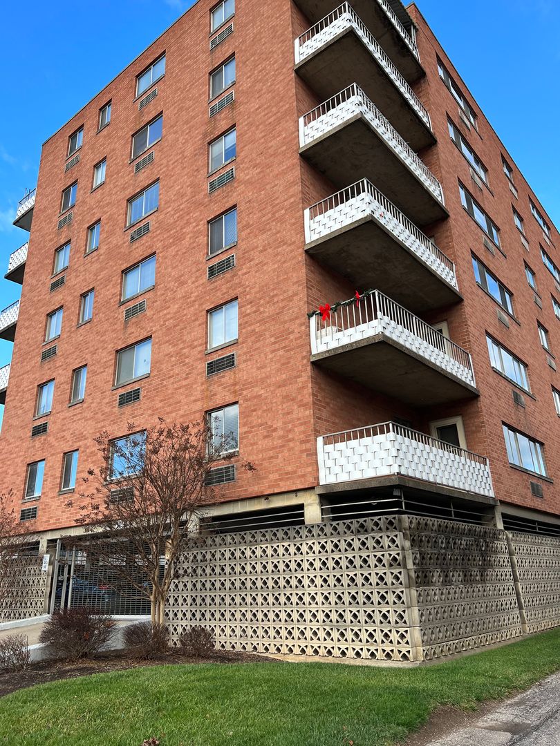 Charleston Apartment: 1202 Kanawha Boulevard East