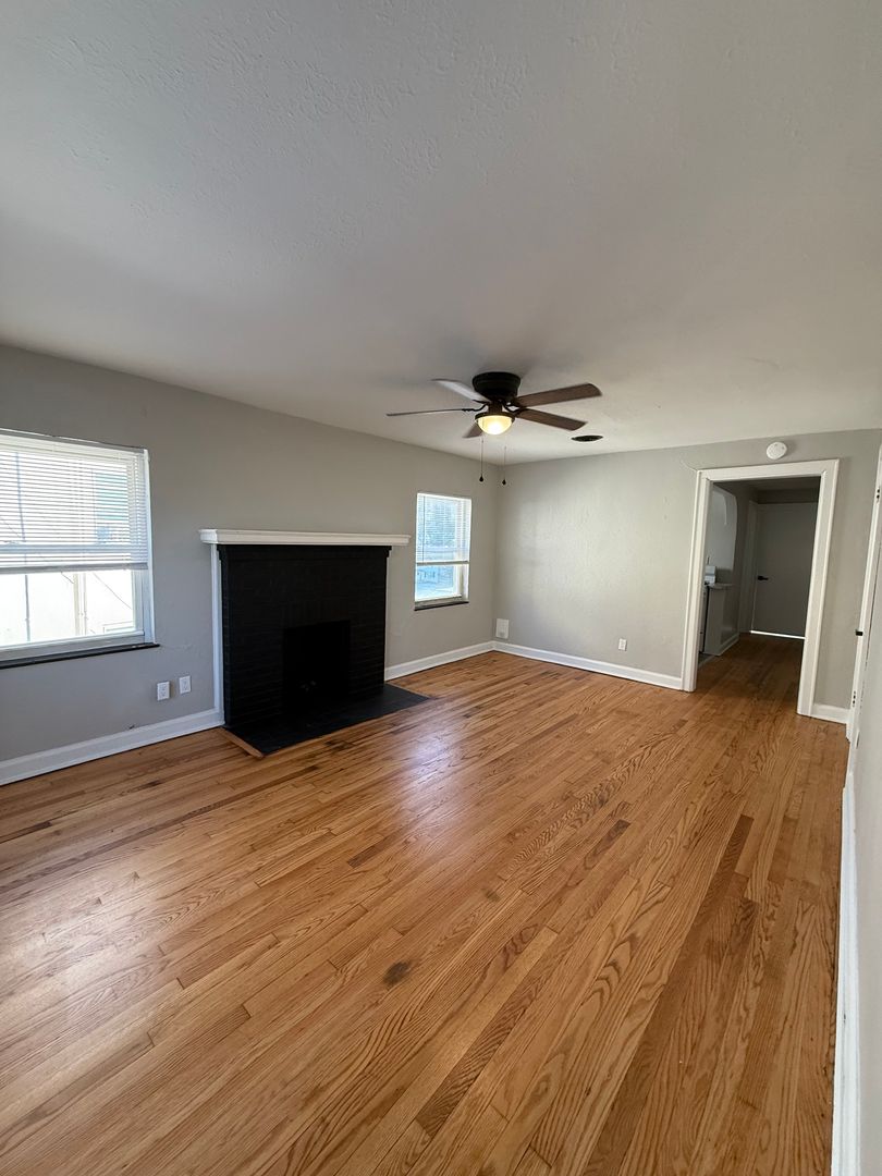 South Charleston Apartment: 230 Sutherland Drive