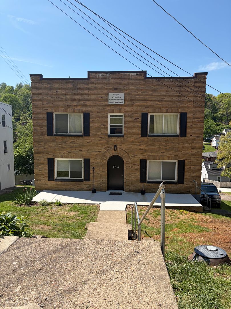 South Charleston Apartment: 230 Sutherland Drive