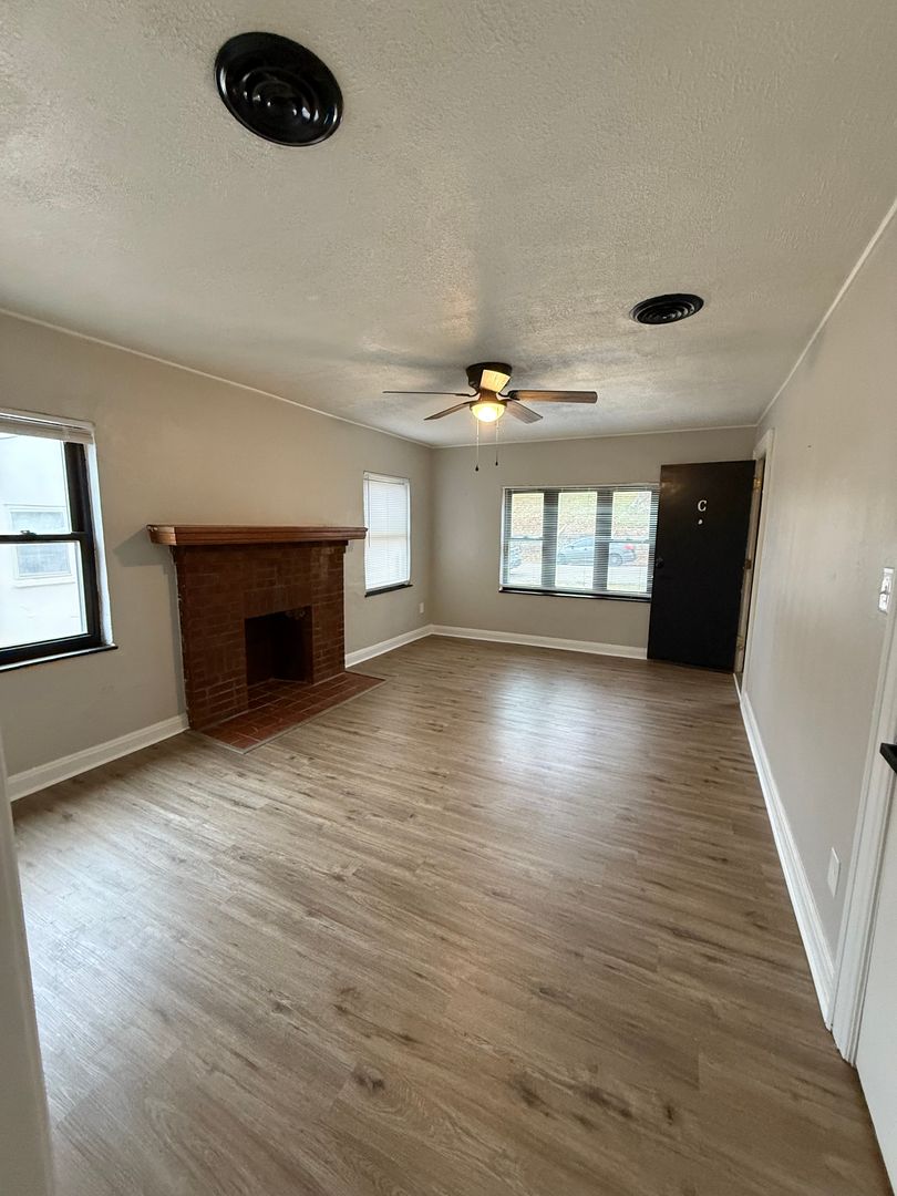 South Charlston Apartment: 226 Sutherland Drive