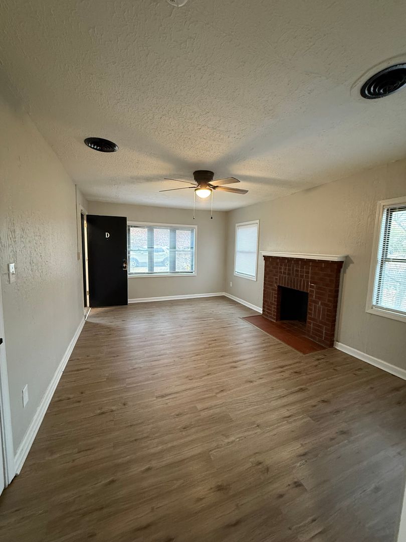 South Charlston Apartment: 226 Sutherland Drive