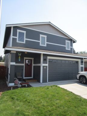 End of Road Privacy in 2 Story Home North of Prineville, Lawn Maintenance Provided! - Available Early September – photo 1