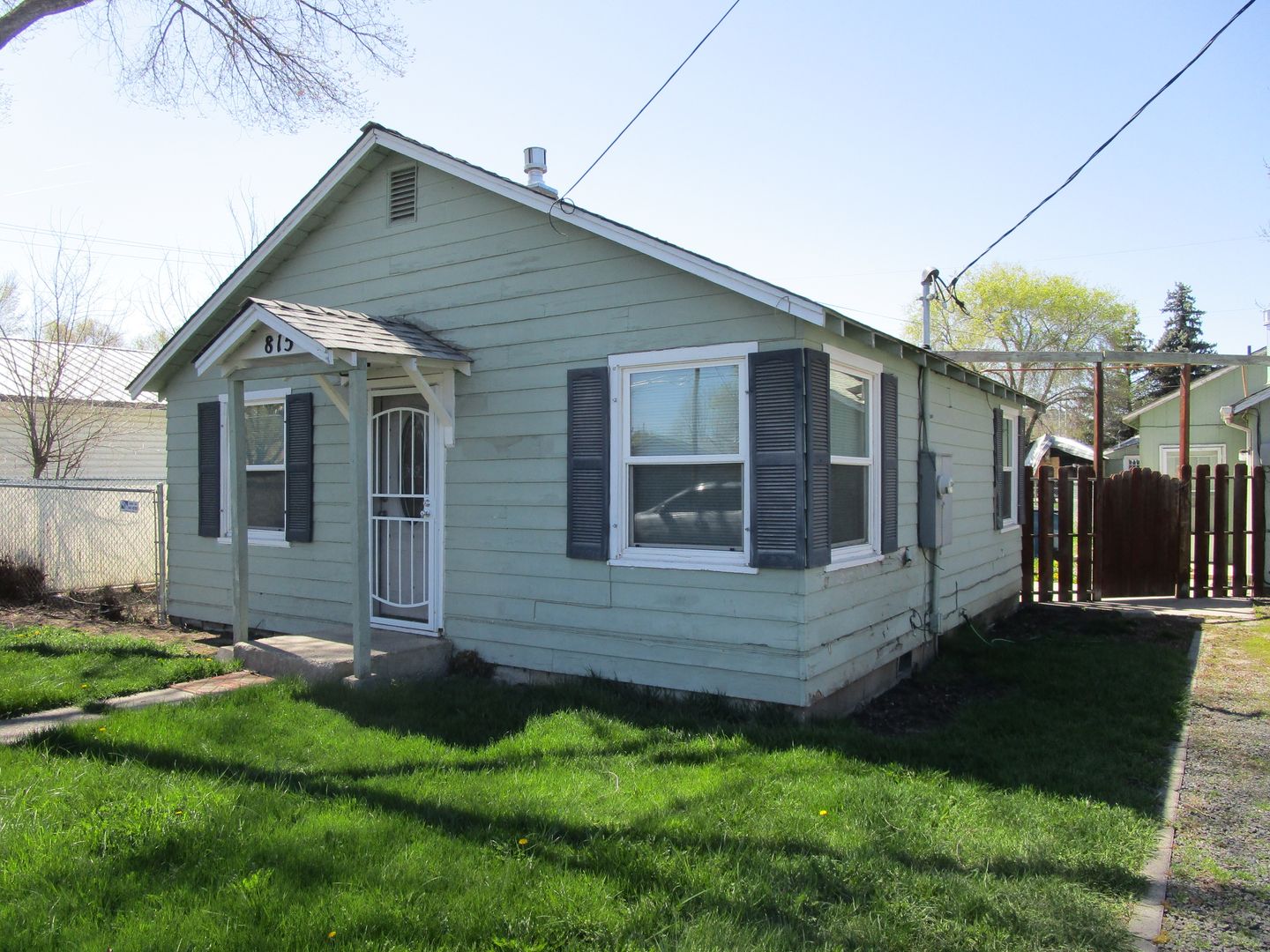 Prineville Apartment: 815/817 NW Deer St