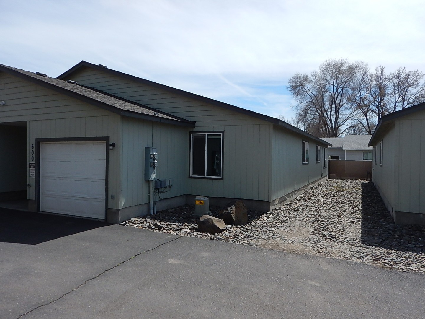 Prineville Apartment: 576-616 SE Main