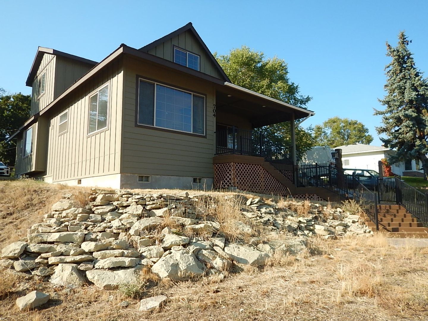 Prineville House: 704 NE Loper Ave