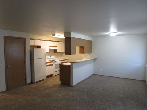 Ground Level 2 Bedroom Apartment in Heart of Prineville - Water/Sewer/Garbage/Yard Service Included! Available Soon!