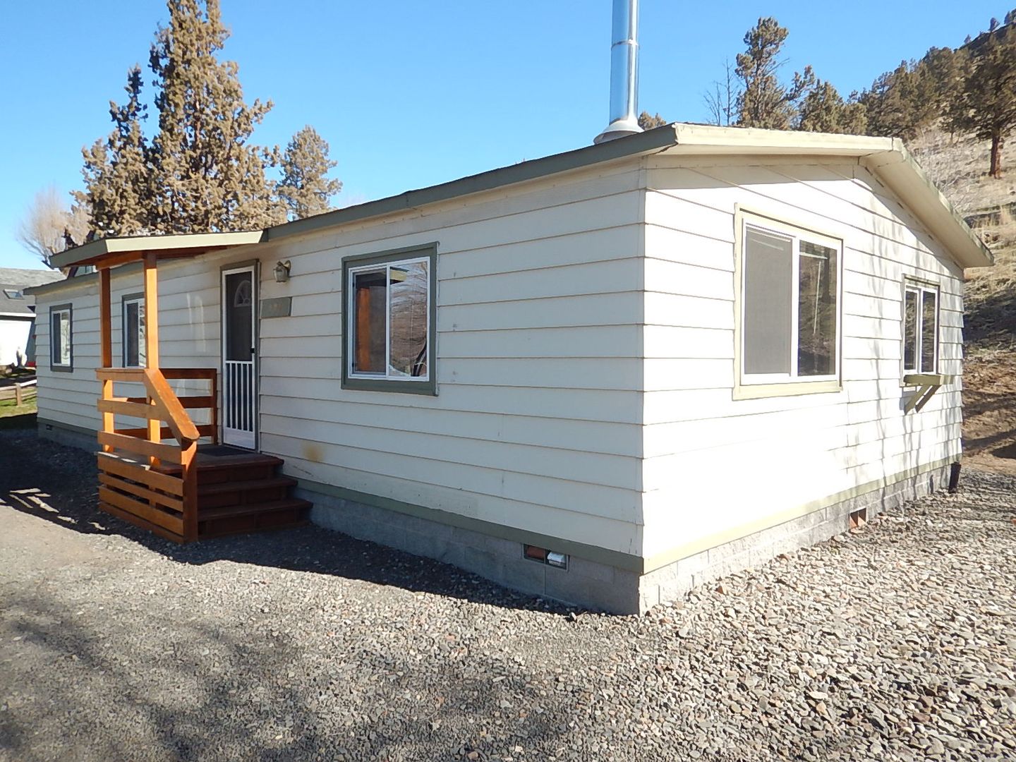 Prineville House: 994 SE Willowdale Drive