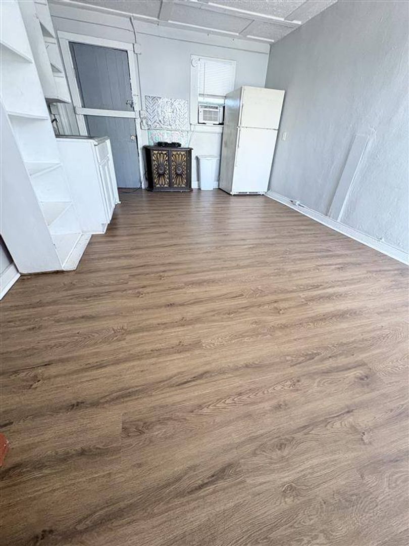 Corpus Christi Apartment: 2921 South Port Avenue