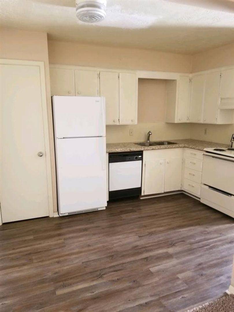 College Station Apartment: 1100 - 1110 A-D Holik Drive