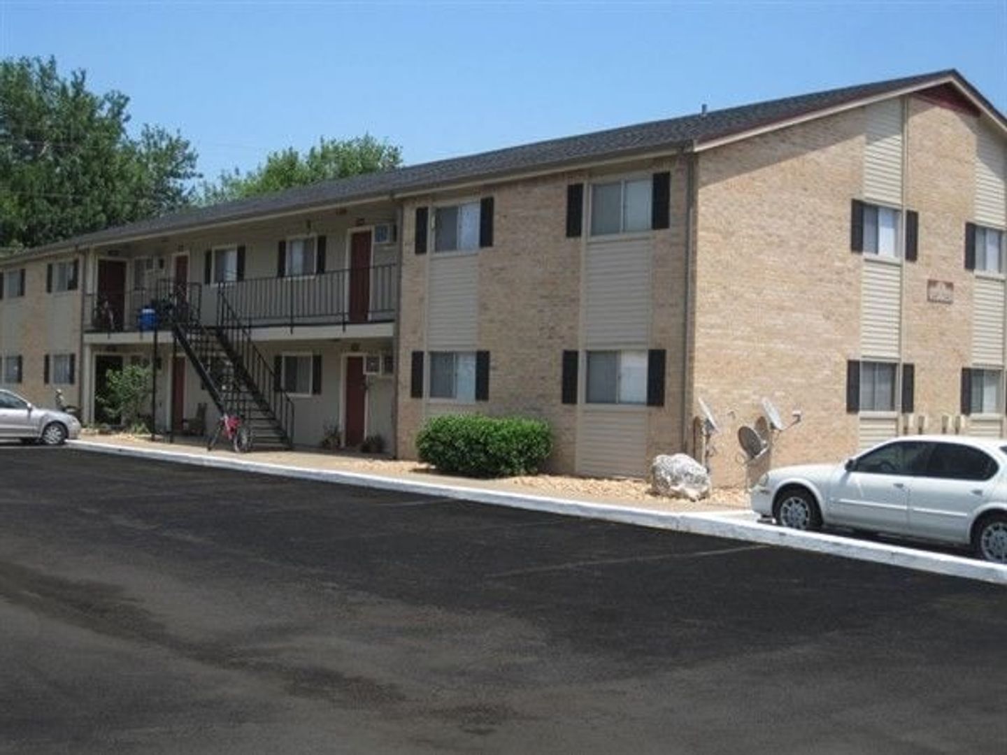 College Station Apartment: 1402 Holleman Dr