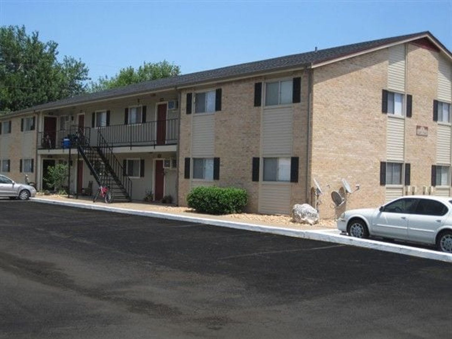 College Station Apartment: 1402 Holleman Dr