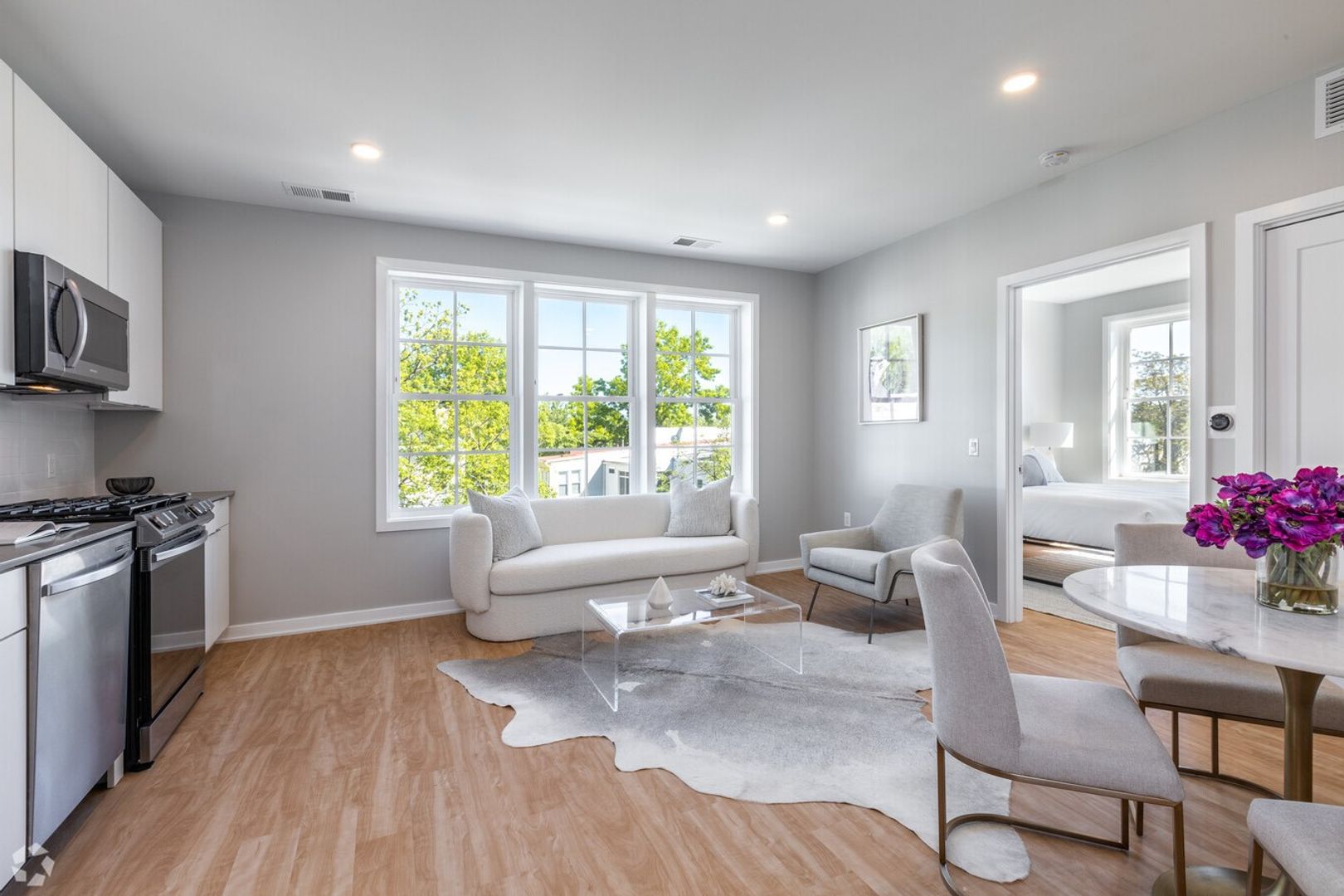 Washington Apartment: 2210 Wisconsin Ave NW