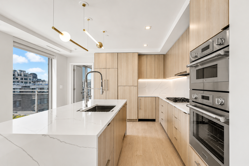 Vivre Penthouse #901 | 3 Bedroom + Private Rooftop – photo 1
