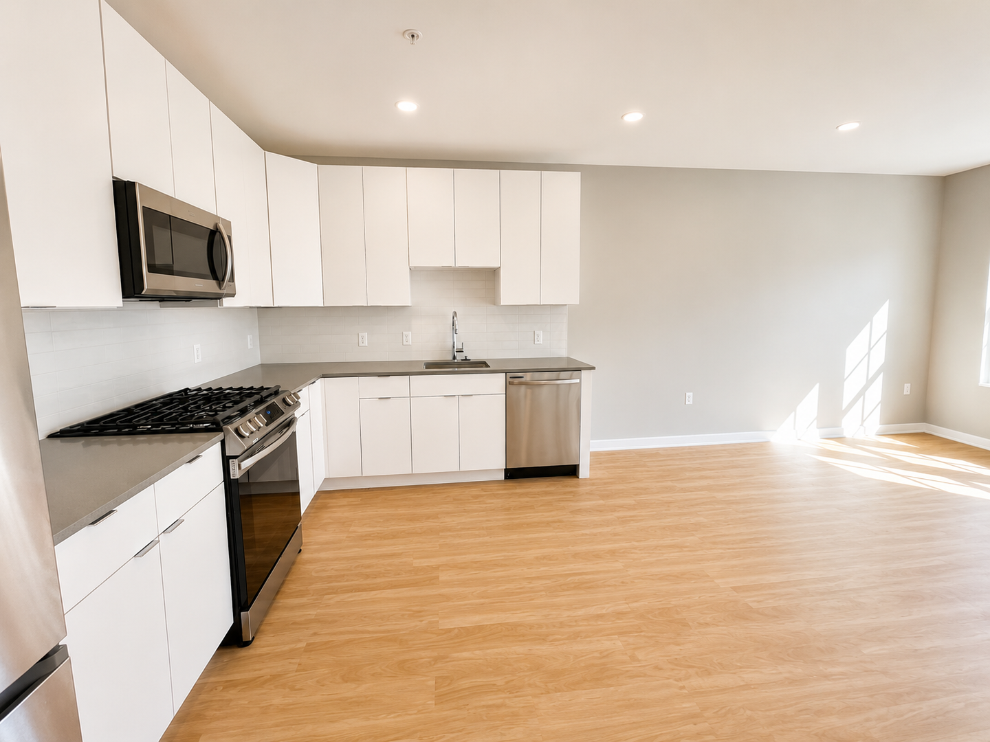 Washington Apartment: 2210 Wisconsin Ave NW