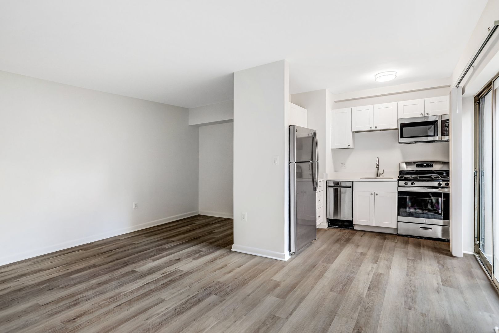 Washington Apartment: 4465 MacArthur Blvd NW