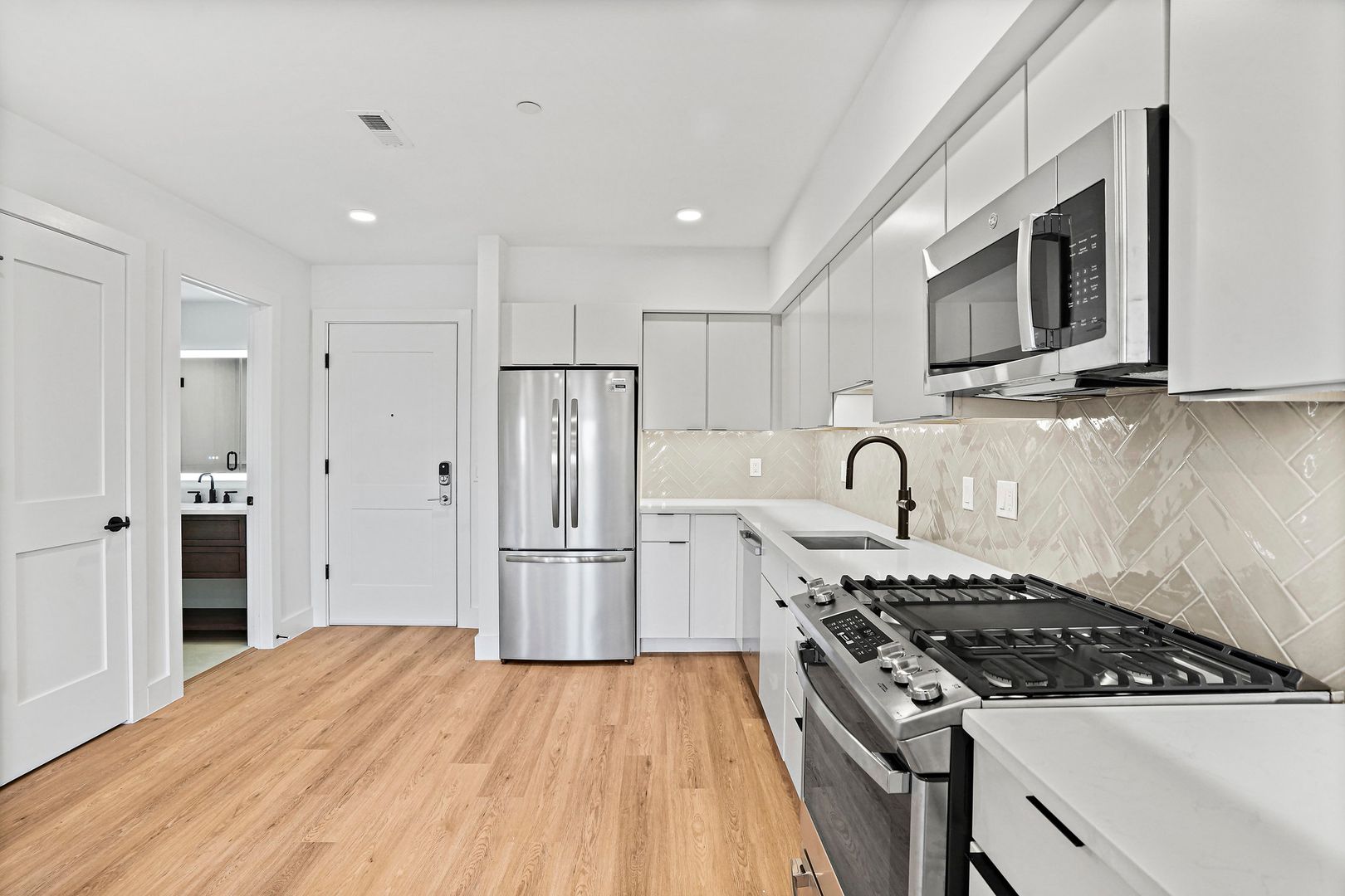 716 L St SE Unit 303