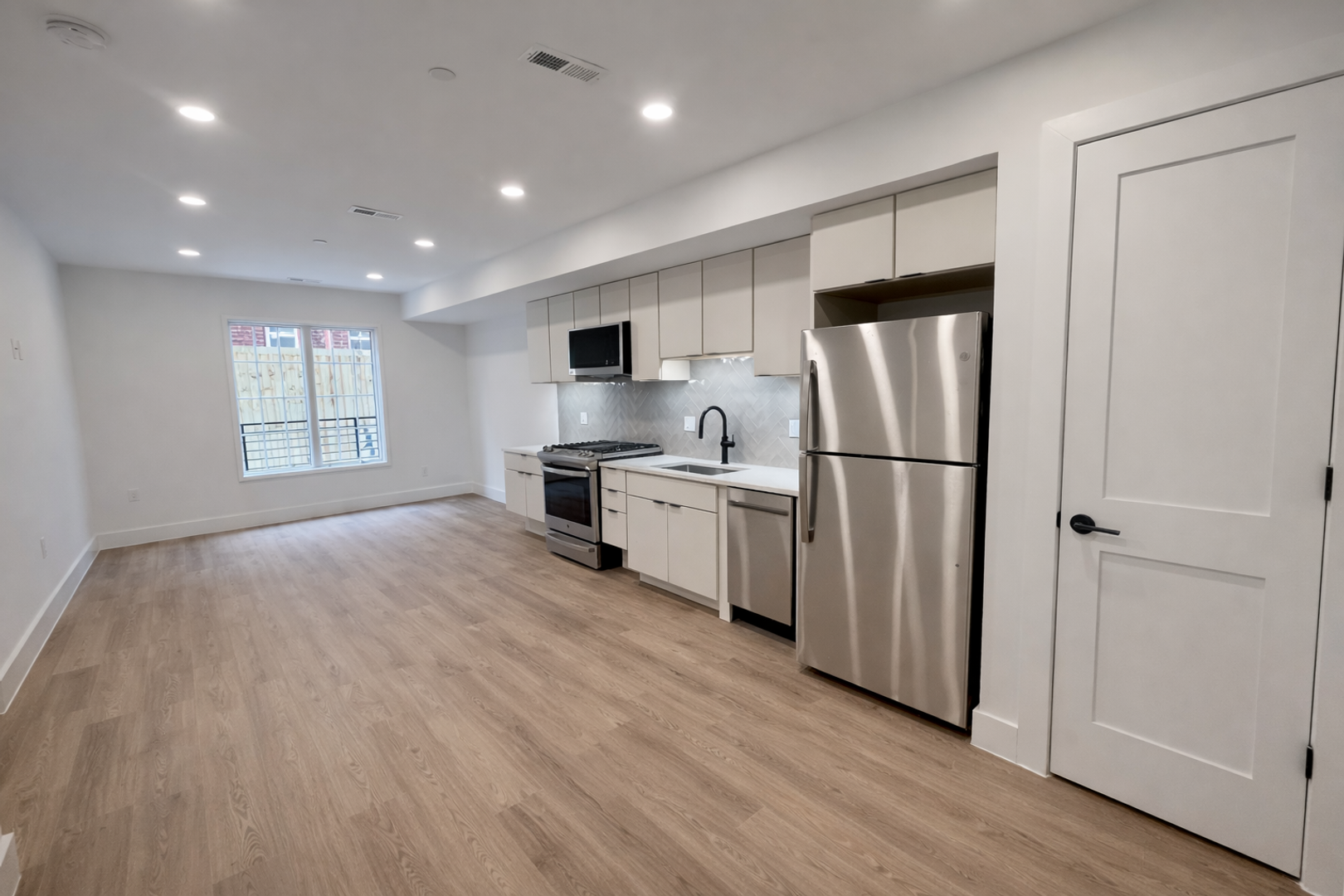 Washington Apartment: 716 L St SE