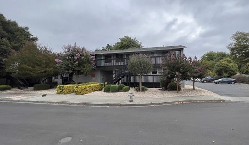 Upstairs One Bedroom Napa Apartment