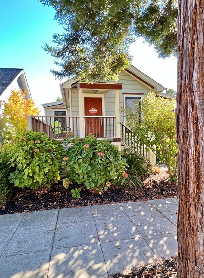 Two Bedroom Downtown Napa Gem