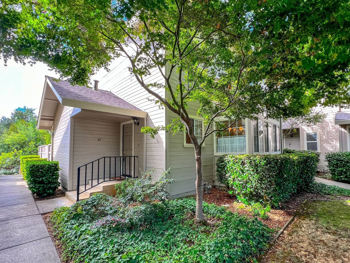 Napa House: 87 Valley Club Circle